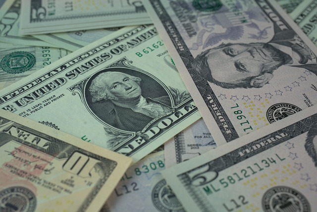 Potřebujete si půjčit peníze?